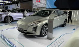 <b>一汽红旗E111纯电轿车亮相/续航预达450km</b>