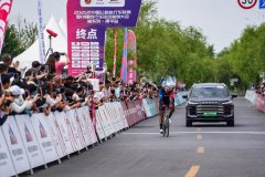 <strong>敢超越·千余骑手同场竞技 星途助力自行</strong>