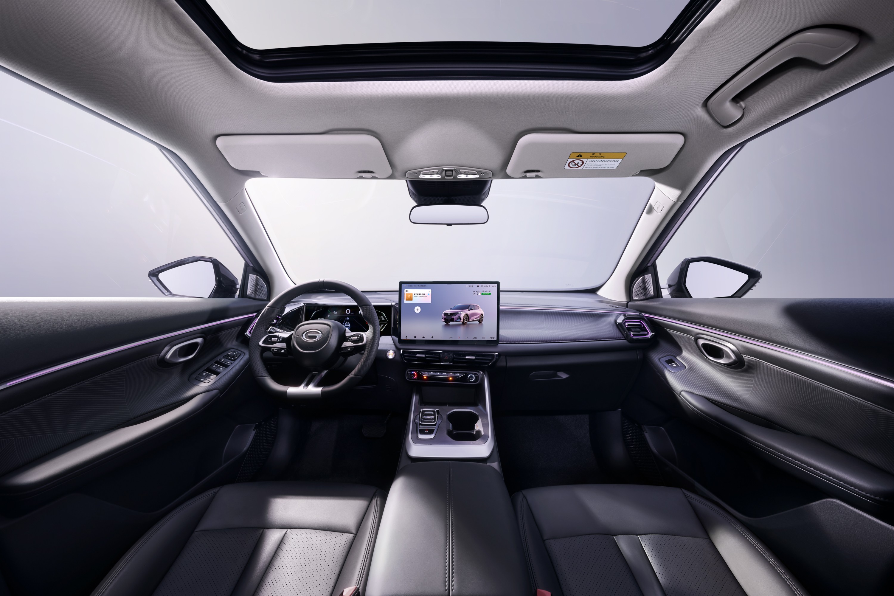 1761554982956215.jpeg 前排大内饰.jpeg